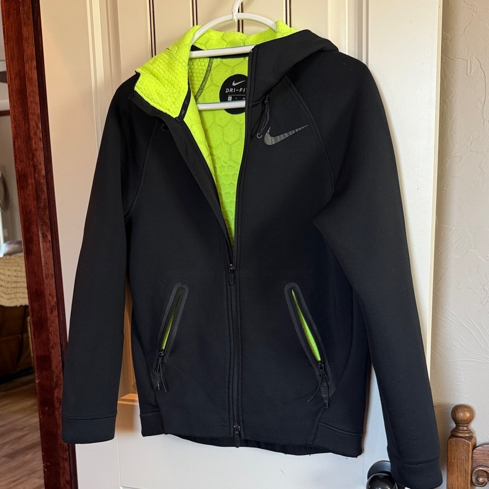 Nike Black Therma Sphere Jacket with Neon Green Therma Structure Lining. Nice